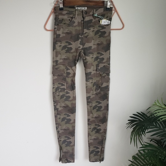 pull and bear camo pants